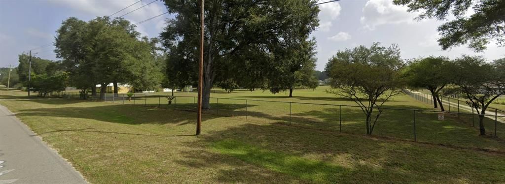 待售: $1,300,000 (5.81 acres)