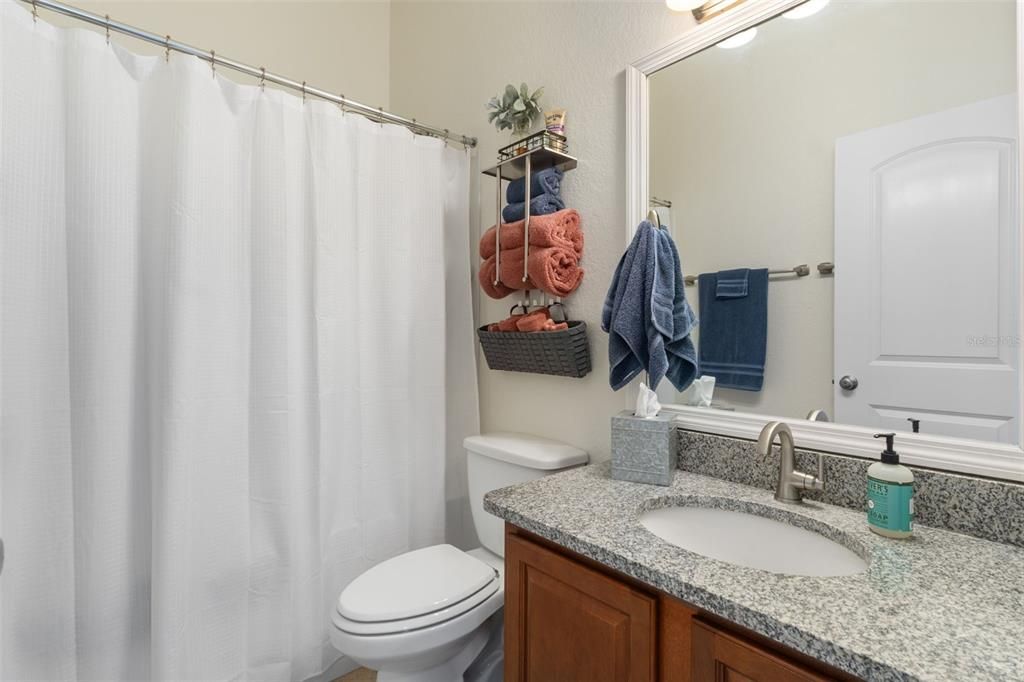 Activo con contrato: $275,000 (3 camas, 2 baños, 1306 Pies cuadrados)
