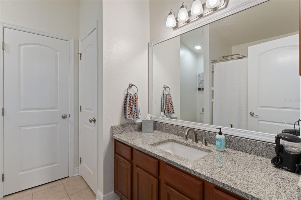 Activo con contrato: $275,000 (3 camas, 2 baños, 1306 Pies cuadrados)