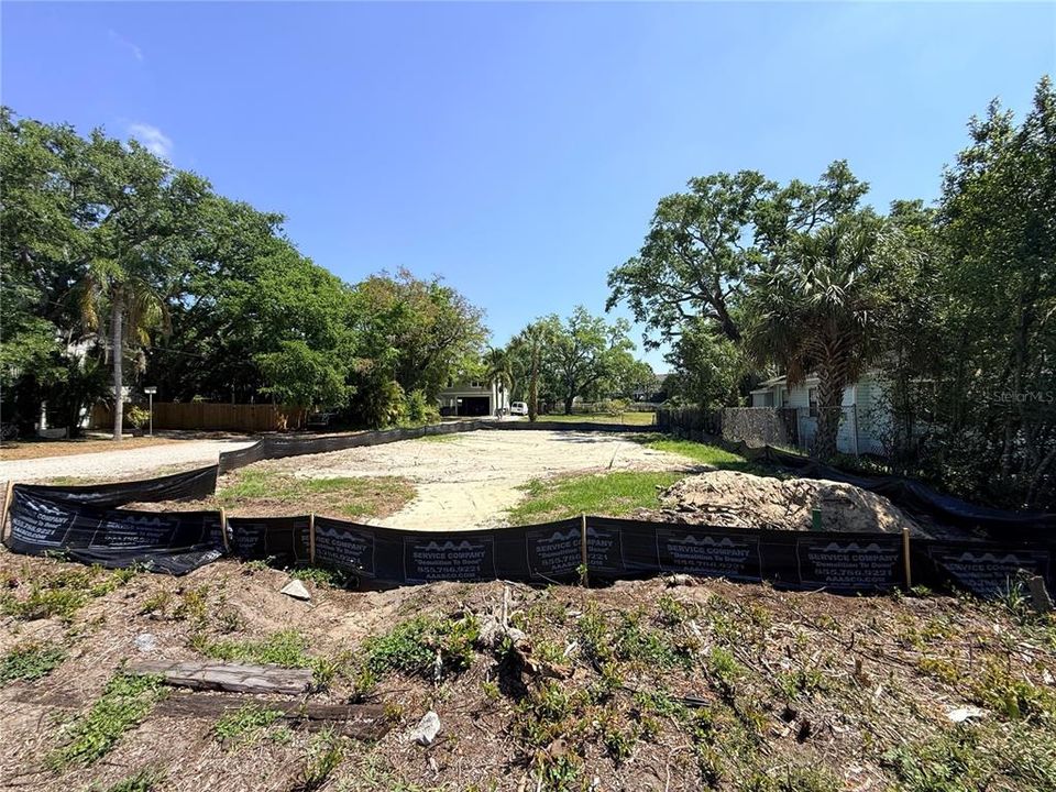 待售: $375,000 (0.18 acres)