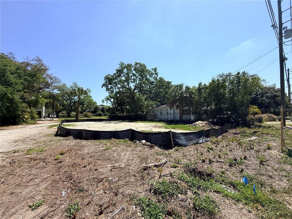 待售: $375,000 (0.18 acres)