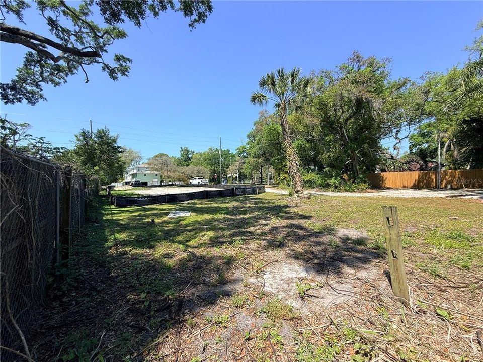 待售: $375,000 (0.18 acres)