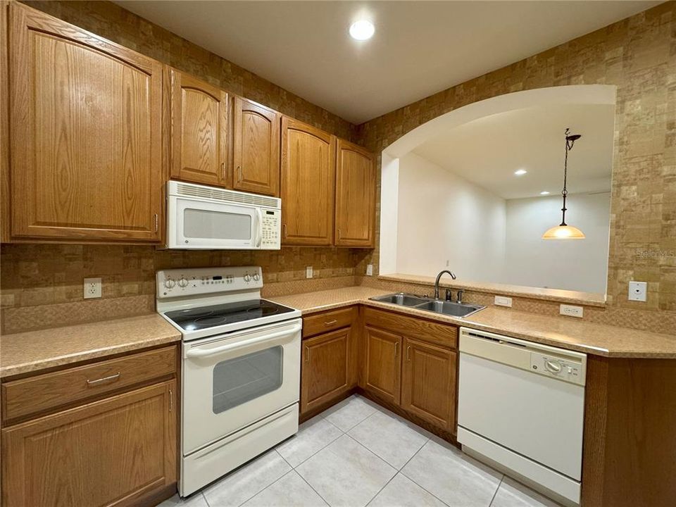 В аренду: $1,750 (2 спален, 2 ванн, 1359 Квадратных фут)