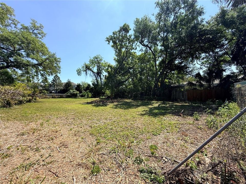 En Venta: $350,000 (0.20 acres)