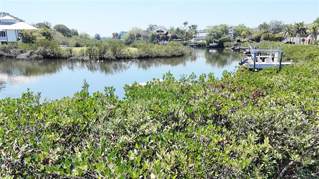 На продажу: $600,000 (0.26 acres)