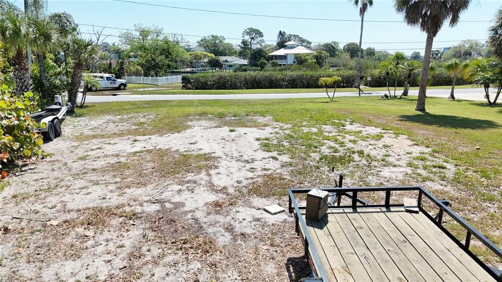 На продажу: $600,000 (0.26 acres)