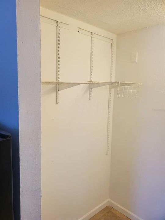 For Rent: $975 (1 beds, 1 baths, 276 Square Feet)