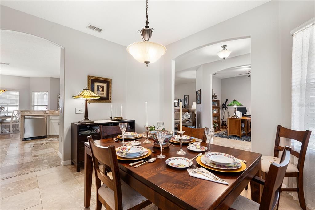 En Venta: $624,900 (4 camas, 2 baños, 2250 Pies cuadrados)
