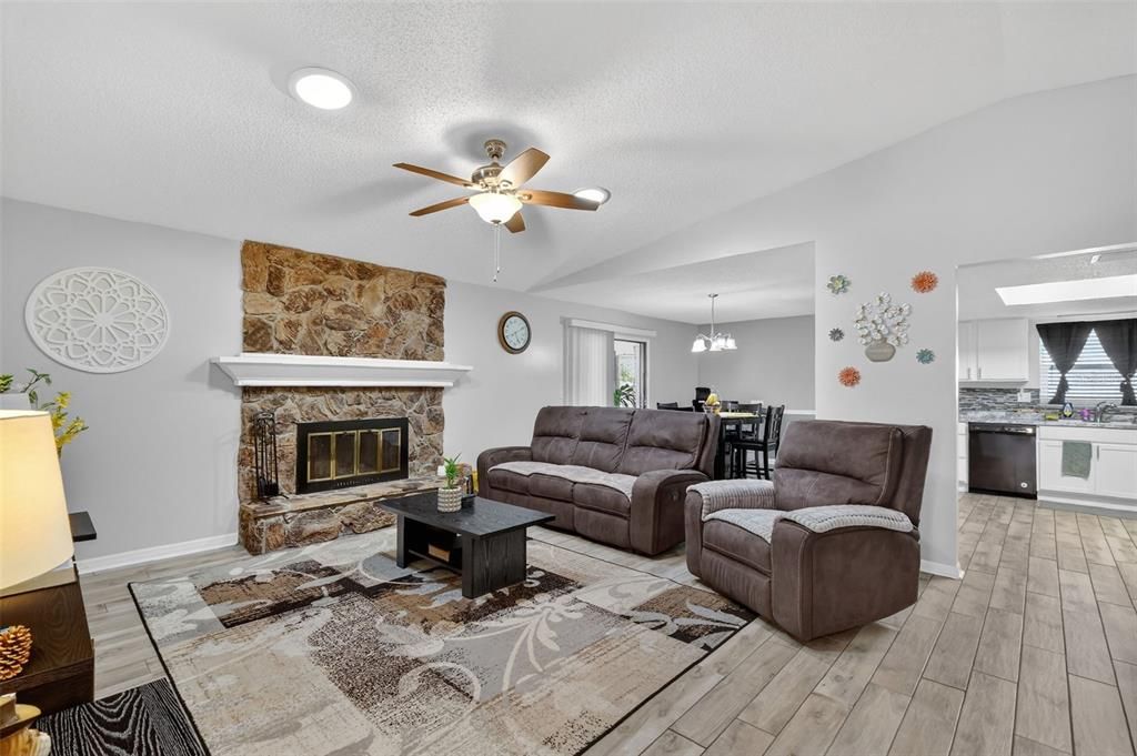 На продажу: $315,000 (3 спален, 2 ванн, 1389 Квадратных фут)