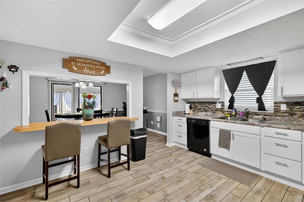 На продажу: $315,000 (3 спален, 2 ванн, 1389 Квадратных фут)