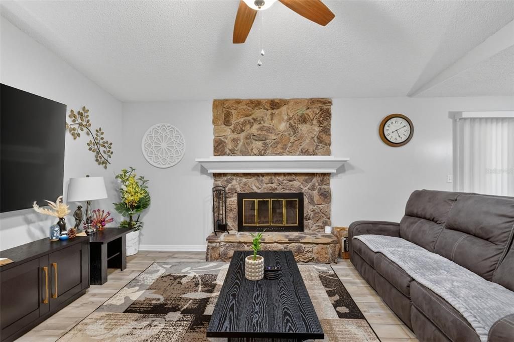 На продажу: $315,000 (3 спален, 2 ванн, 1389 Квадратных фут)