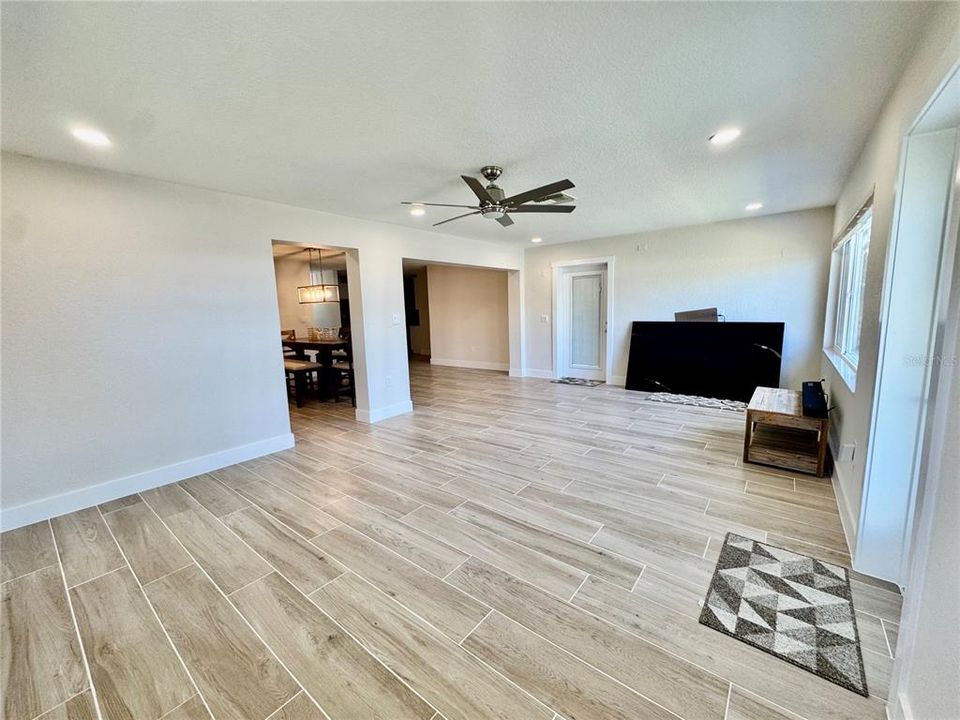 For Sale: $699,000 (3 beds, 2 baths, 1595 Square Feet)