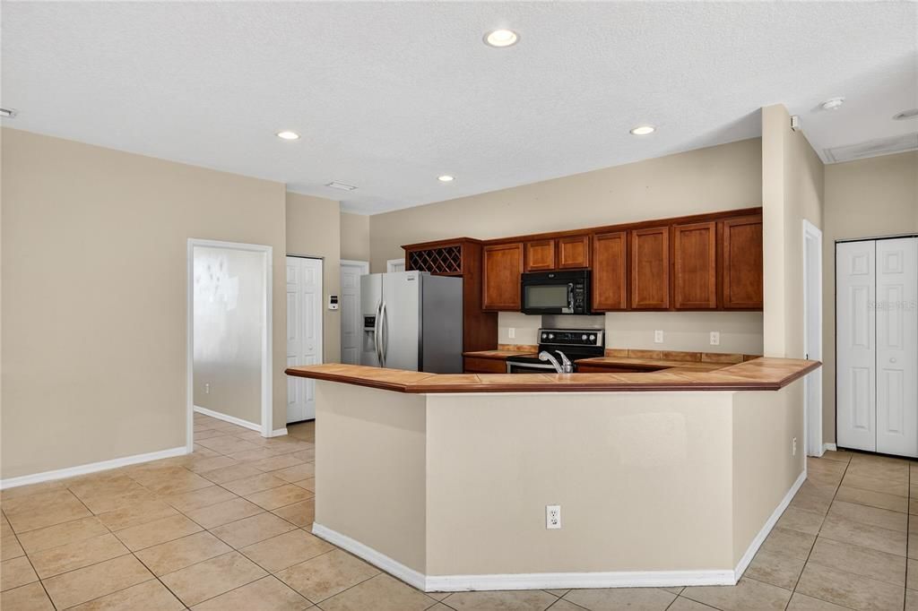 For Sale: $517,000 (4 beds, 2 baths, 2079 Square Feet)