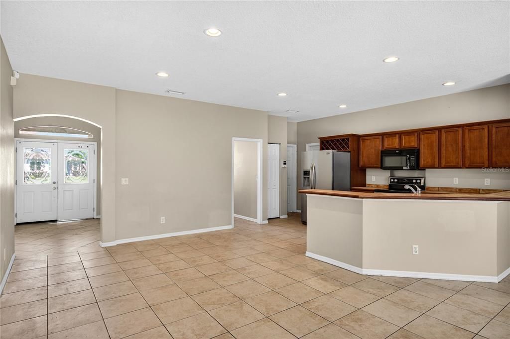 For Sale: $517,000 (4 beds, 2 baths, 2079 Square Feet)