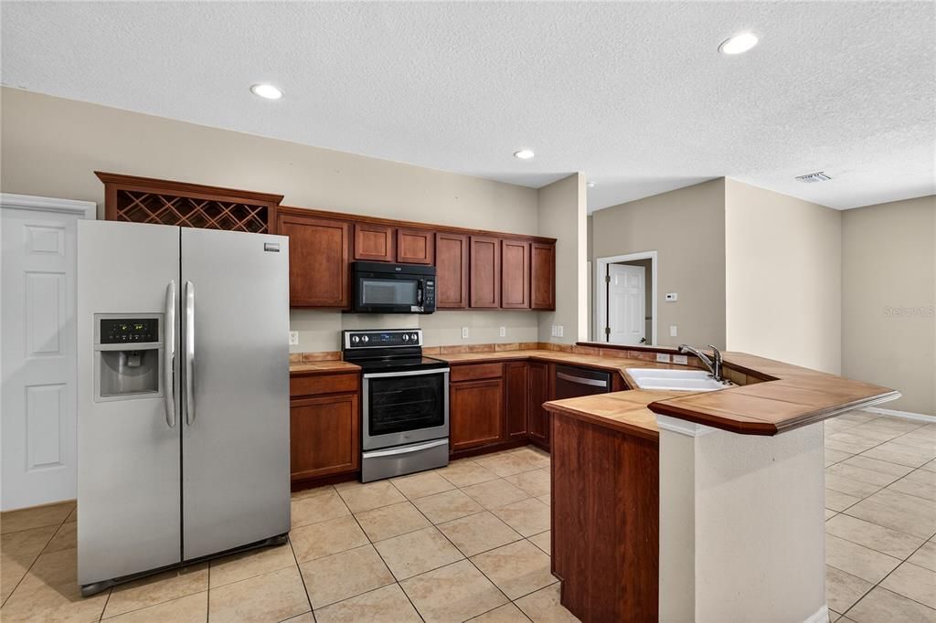 For Sale: $517,000 (4 beds, 2 baths, 2079 Square Feet)