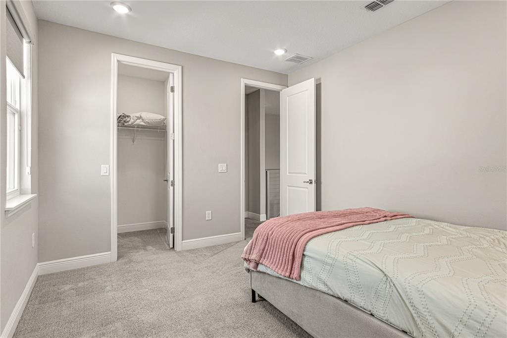 В аренду: $6,300 (5 спален, 4 ванн, 3991 Квадратных фут)