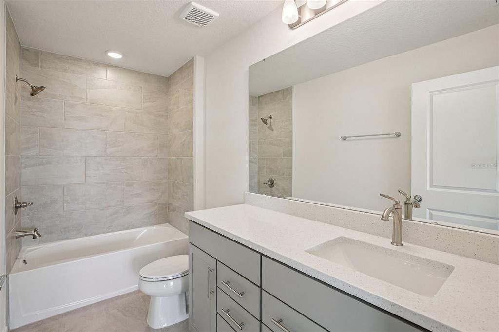 Activo con contrato: $339,990 (3 camas, 2 baños, 2028 Pies cuadrados)