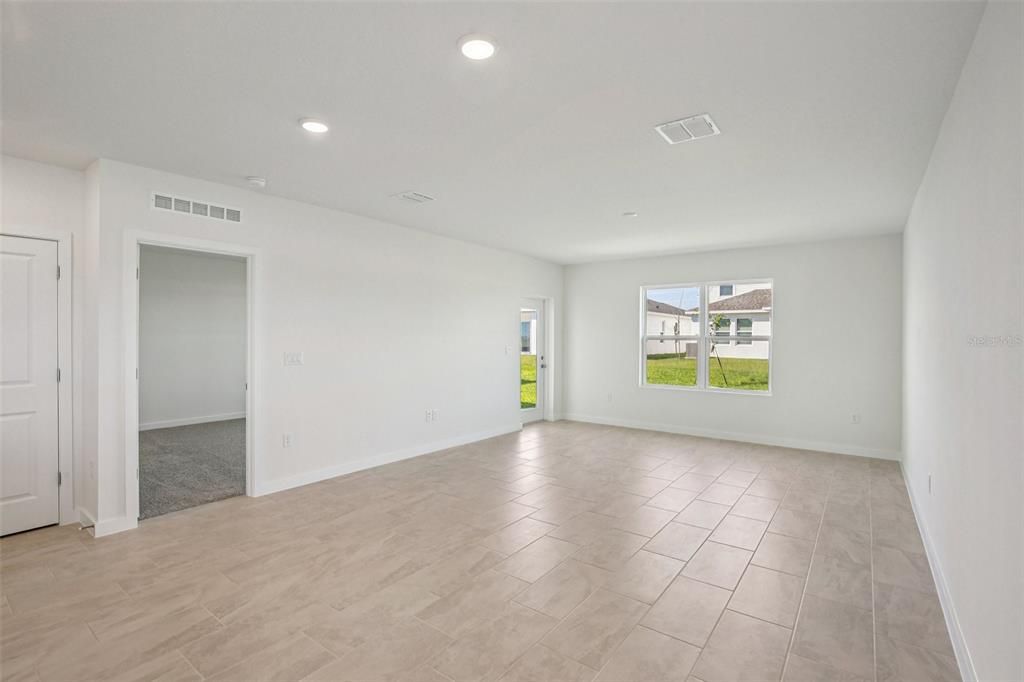 Activo con contrato: $339,990 (3 camas, 2 baños, 2028 Pies cuadrados)