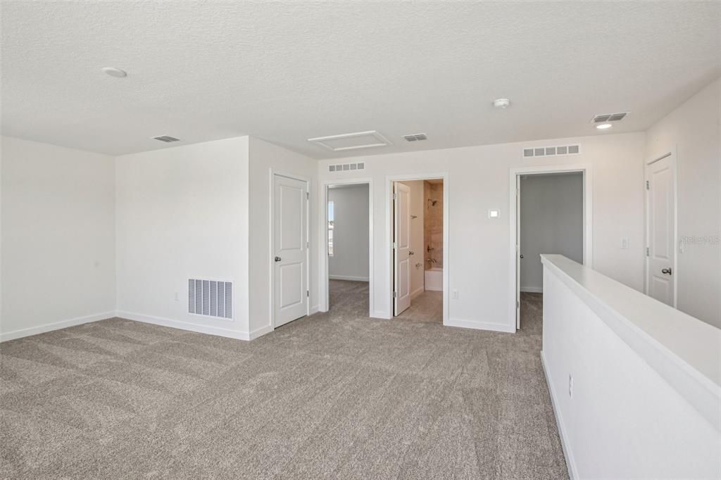 Activo con contrato: $339,990 (3 camas, 2 baños, 2028 Pies cuadrados)