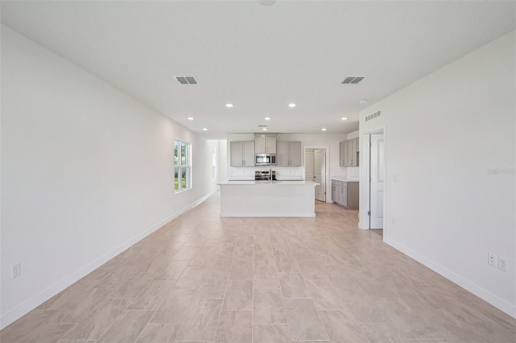 Activo con contrato: $339,990 (3 camas, 2 baños, 2028 Pies cuadrados)