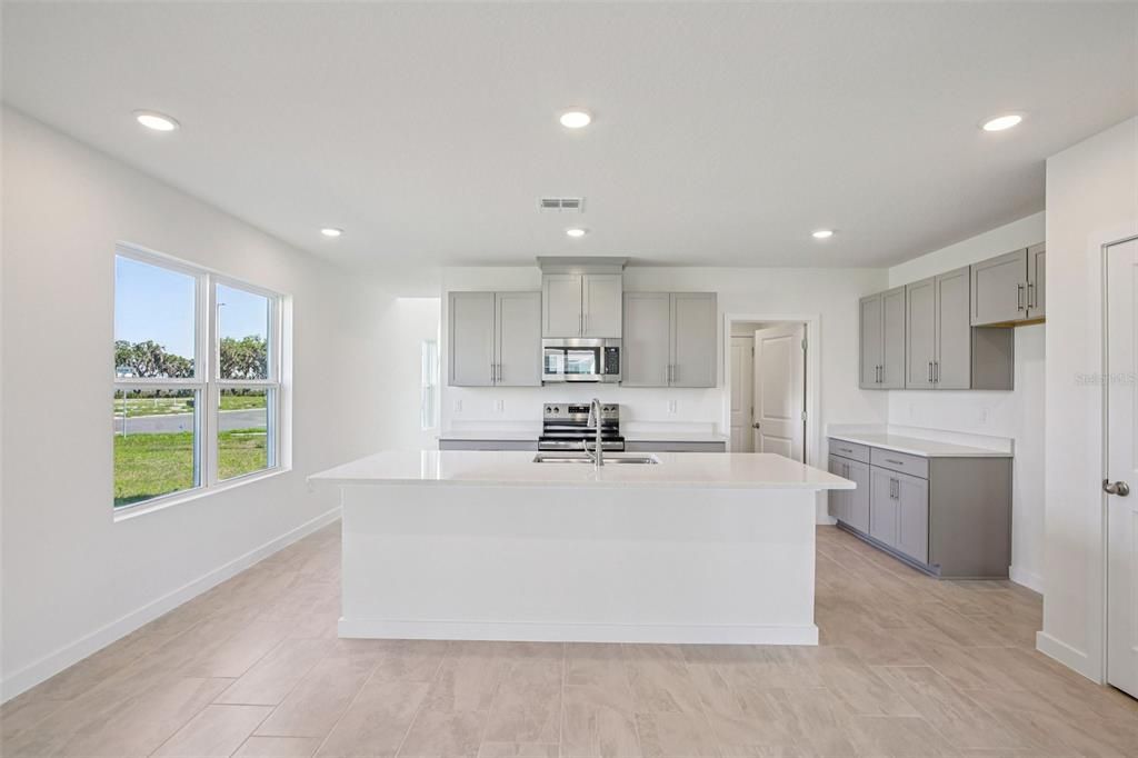 Activo con contrato: $339,990 (3 camas, 2 baños, 2028 Pies cuadrados)