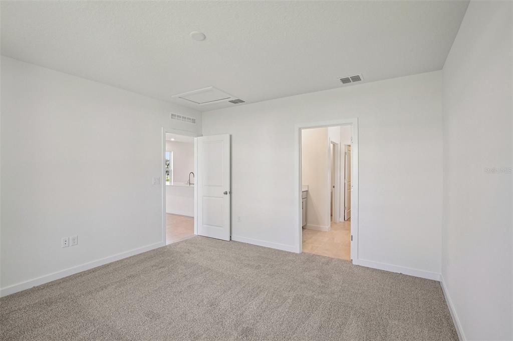 Activo con contrato: $339,990 (3 camas, 2 baños, 2028 Pies cuadrados)