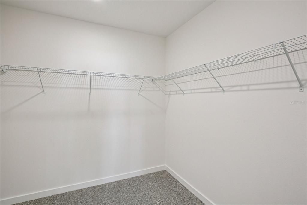 Activo con contrato: $339,990 (3 camas, 2 baños, 2028 Pies cuadrados)