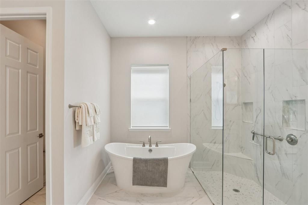 En Venta: $785,000 (4 camas, 3 baños, 2796 Pies cuadrados)