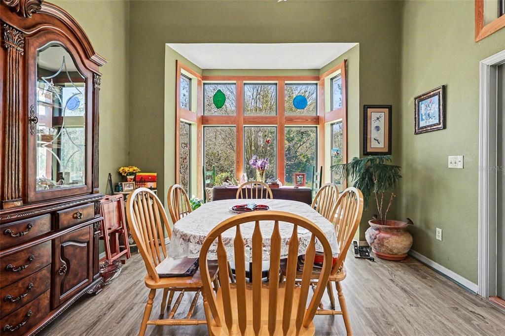 For Sale: $550,000 (3 beds, 2 baths, 1454 Square Feet)