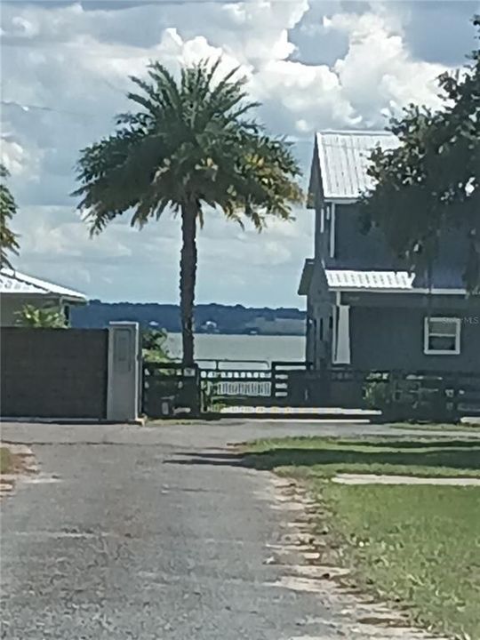 Под контрактом: $199,000 (2 спален, 1 ванн, 1104 Квадратных фут)