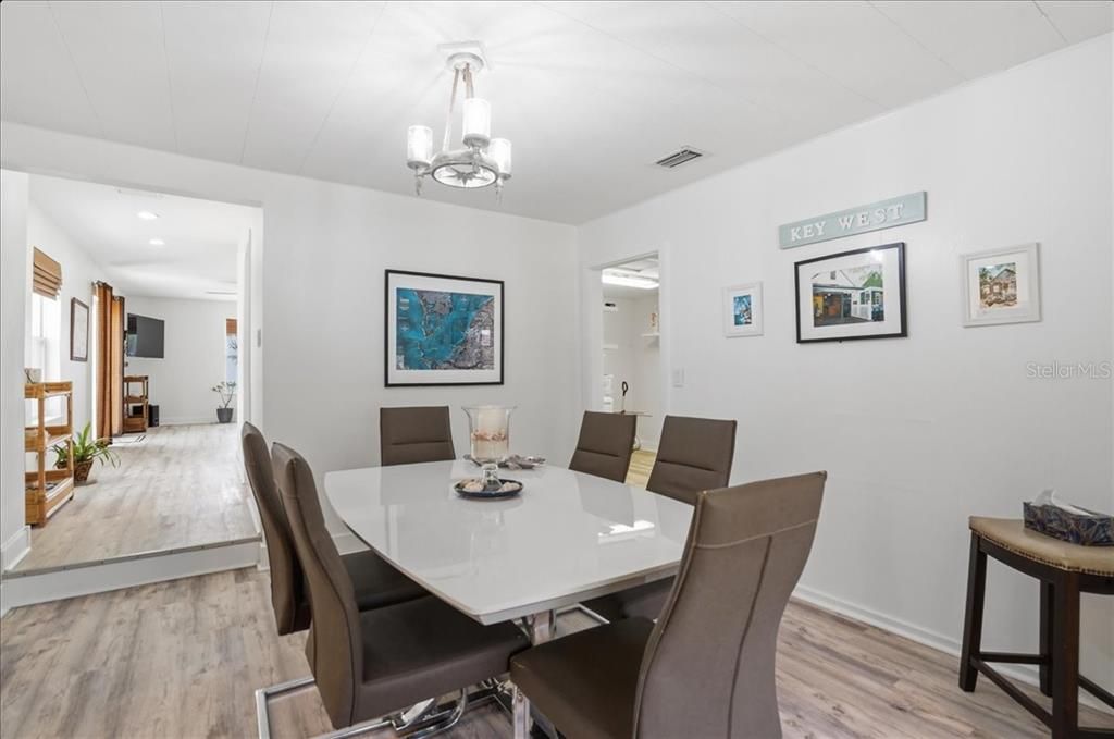 Activo con contrato: $759,000 (3 camas, 2 baños, 1858 Pies cuadrados)