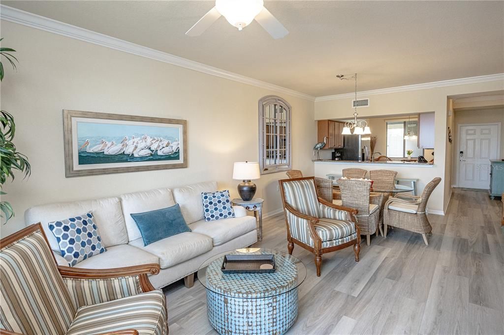 На продажу: $265,000 (2 спален, 2 ванн, 1121 Квадратных фут)