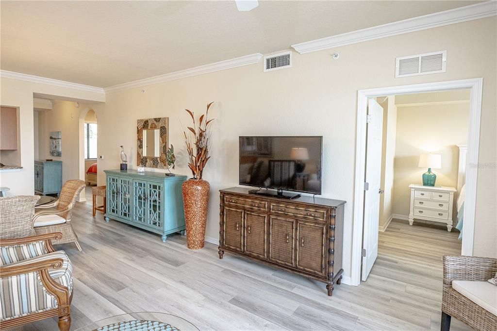 На продажу: $265,000 (2 спален, 2 ванн, 1121 Квадратных фут)