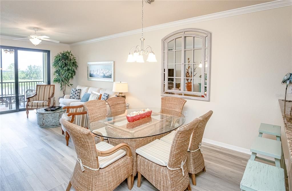 На продажу: $265,000 (2 спален, 2 ванн, 1121 Квадратных фут)