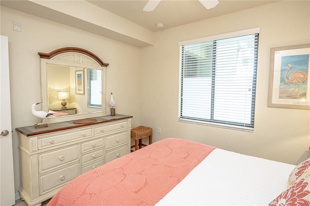 На продажу: $265,000 (2 спален, 2 ванн, 1121 Квадратных фут)