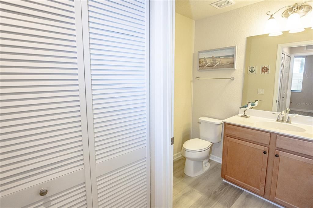 На продажу: $265,000 (2 спален, 2 ванн, 1121 Квадратных фут)