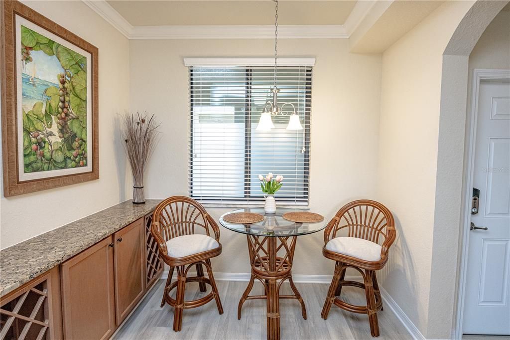 На продажу: $265,000 (2 спален, 2 ванн, 1121 Квадратных фут)