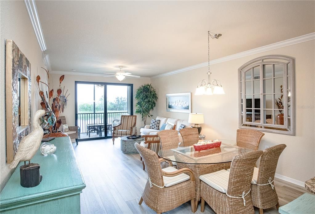 На продажу: $265,000 (2 спален, 2 ванн, 1121 Квадратных фут)