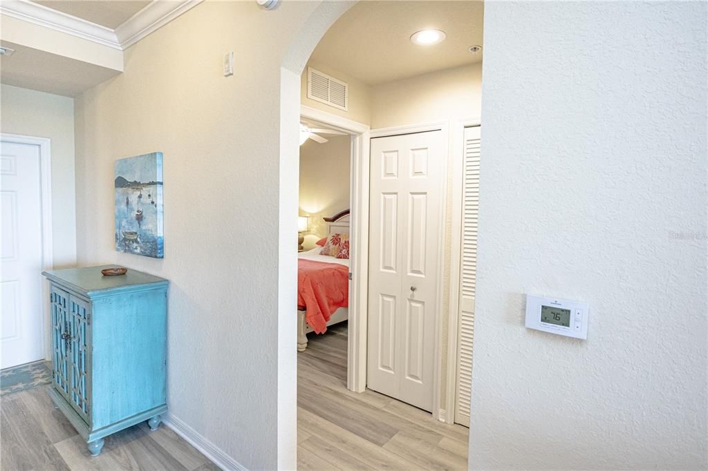 На продажу: $265,000 (2 спален, 2 ванн, 1121 Квадратных фут)