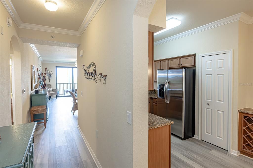 На продажу: $265,000 (2 спален, 2 ванн, 1121 Квадратных фут)