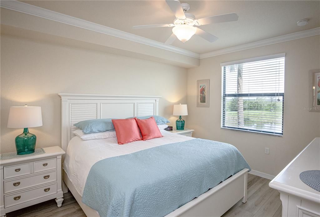 На продажу: $265,000 (2 спален, 2 ванн, 1121 Квадратных фут)