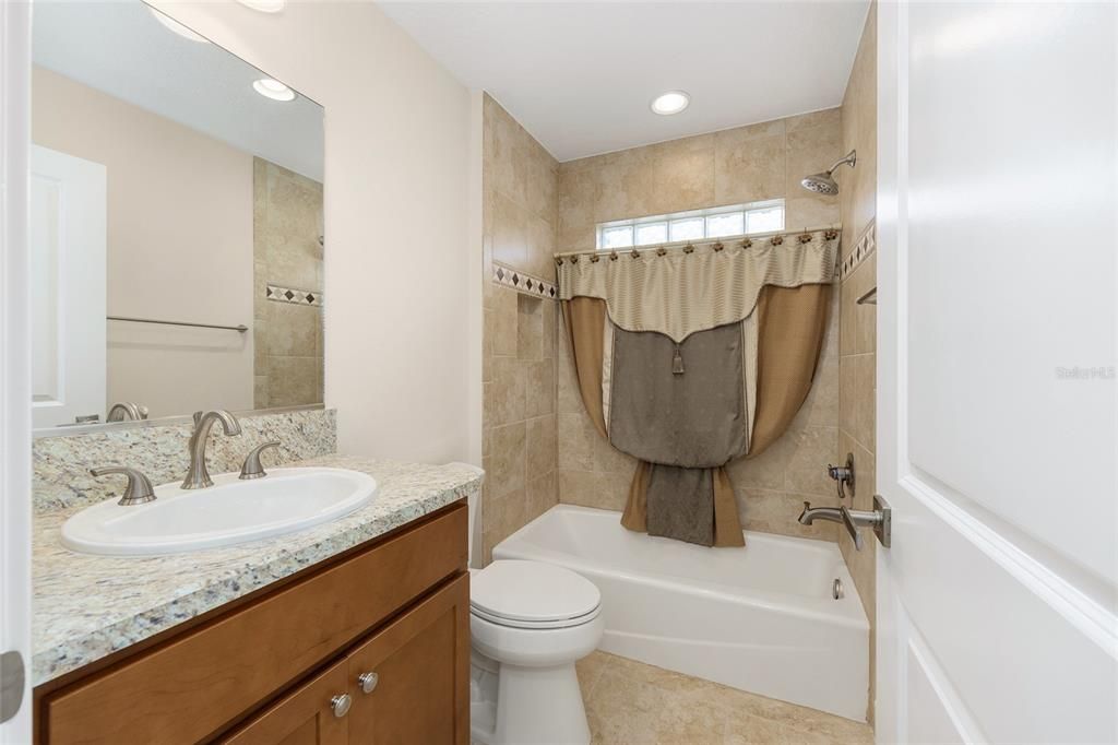 En Venta: $529,900 (3 camas, 3 baños, 1905 Pies cuadrados)