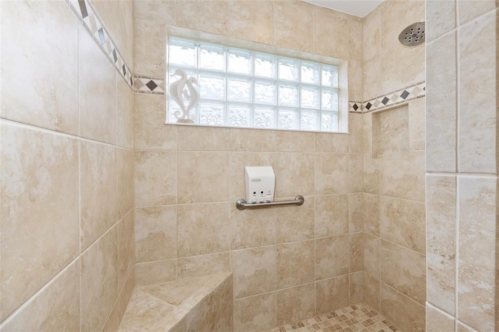 En Venta: $529,900 (3 camas, 3 baños, 1905 Pies cuadrados)