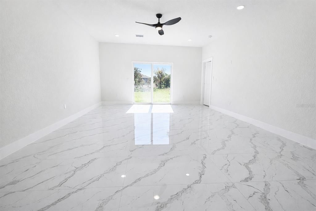 En Venta: $519,900 (6 camas, 0 baños, 1200 Pies cuadrados)