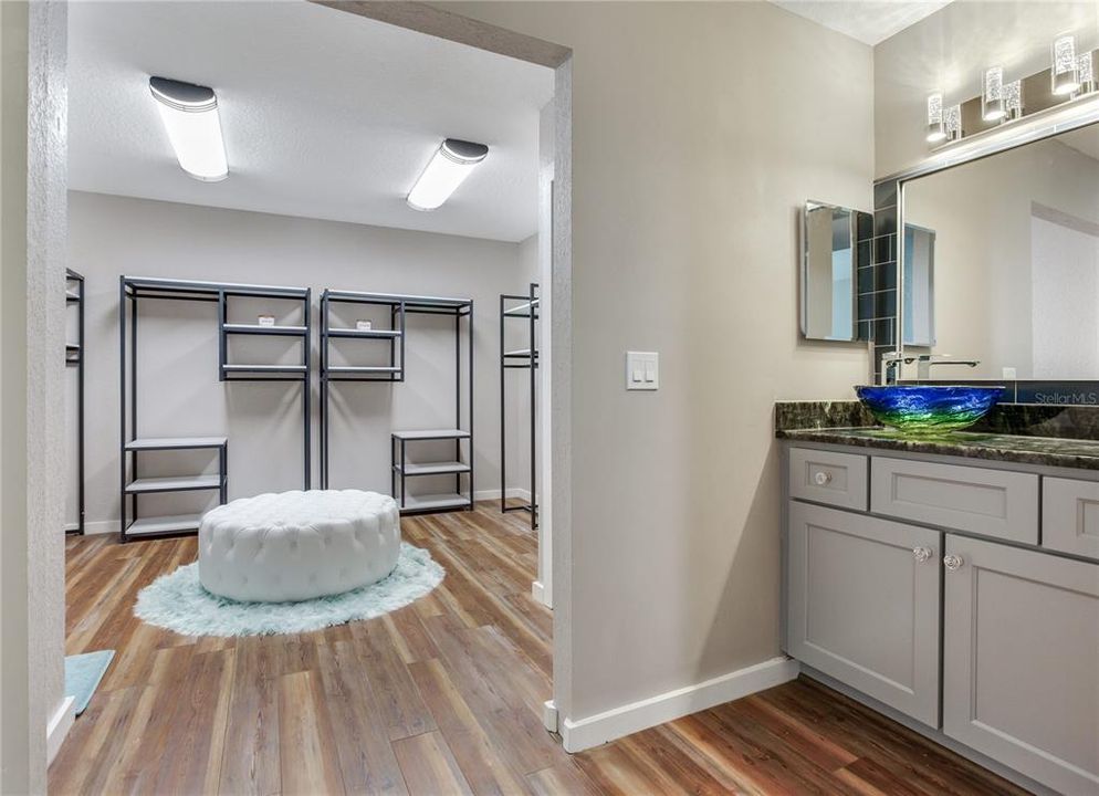 En Venta: $975,000 (4 camas, 3 baños, 2802 Pies cuadrados)