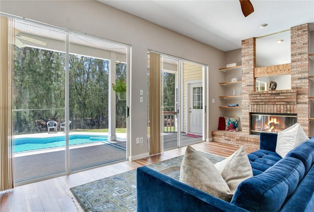En Venta: $975,000 (4 camas, 3 baños, 2802 Pies cuadrados)