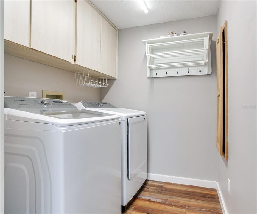 En Venta: $975,000 (4 camas, 3 baños, 2802 Pies cuadrados)