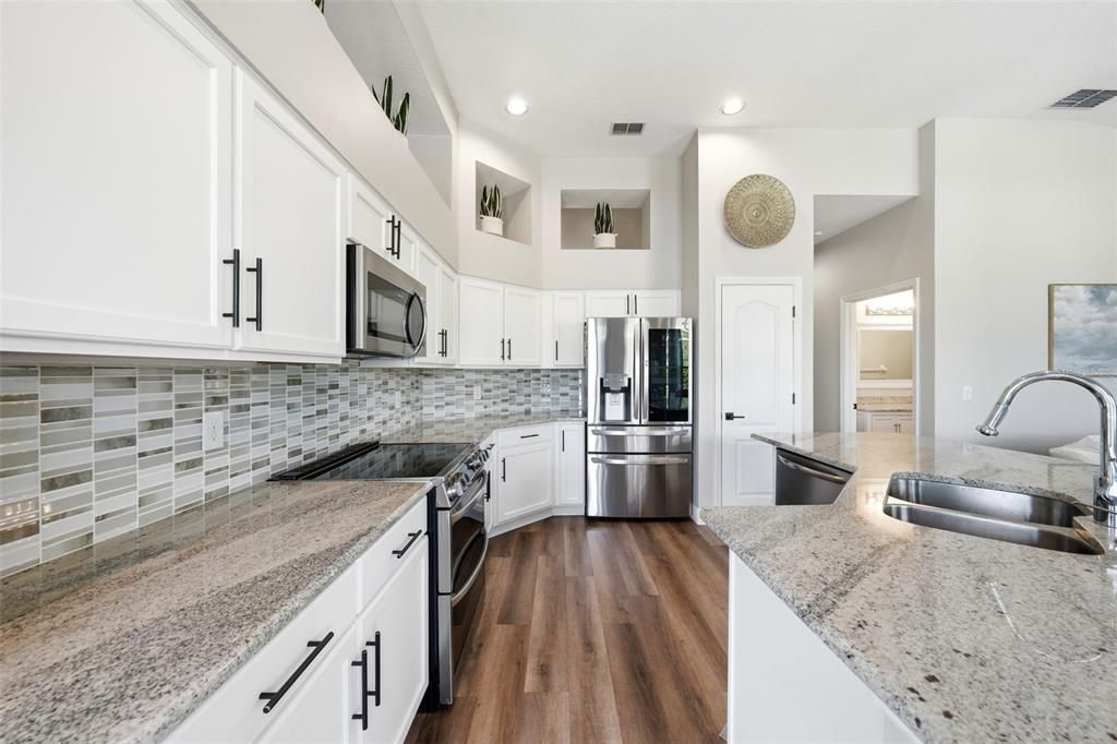 Active With Contract: $515,000 (3 beds, 2 baths, 2089 Square Feet)