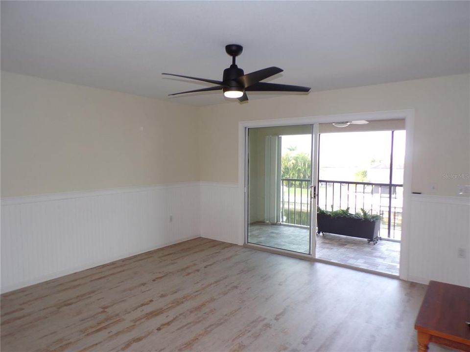 For Rent: $1,400 (2 beds, 1 baths, 839 Square Feet)