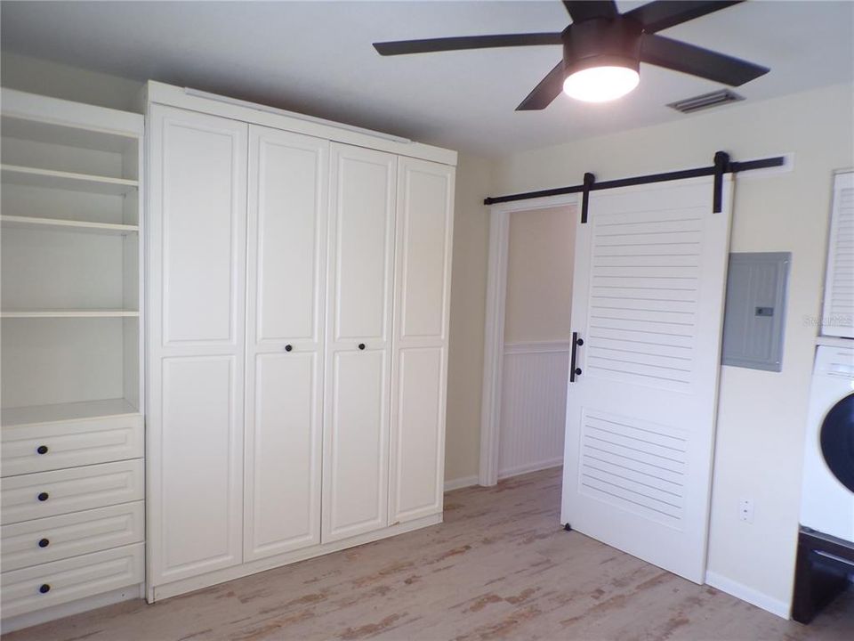 For Rent: $1,400 (2 beds, 1 baths, 839 Square Feet)